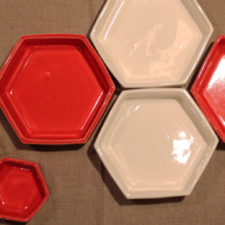 美濃焼の六角形の紅白食器